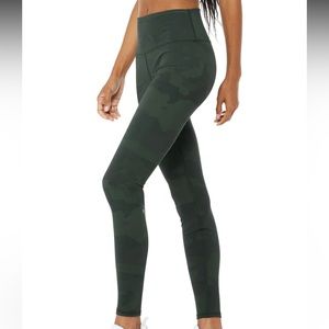 Alo Yoga Camo Vapor Leggings